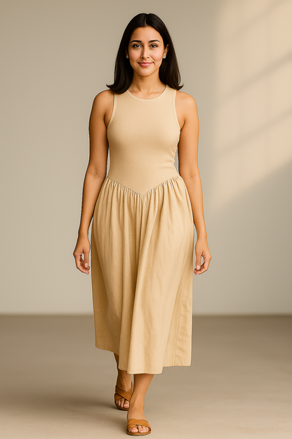 beige ærmeløs ankellang kjole med sidelommer